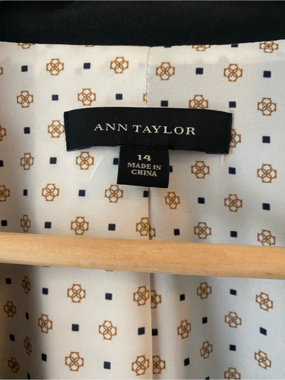 Ann Taylor classic black suit jacket blazer 14 - Picture 2 of 5